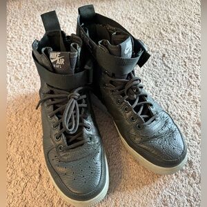 Women’s SF Air Force 1s Mid